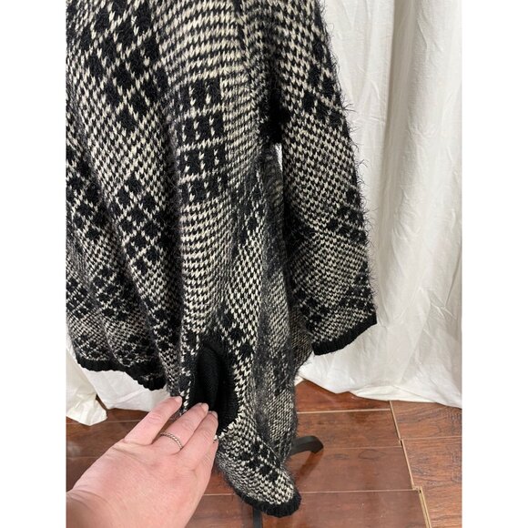 BCBGmaxazria Cascading Open Cardigan Eyelash Sweater Geometric Pattern Pockets L - Picture 7 of 10